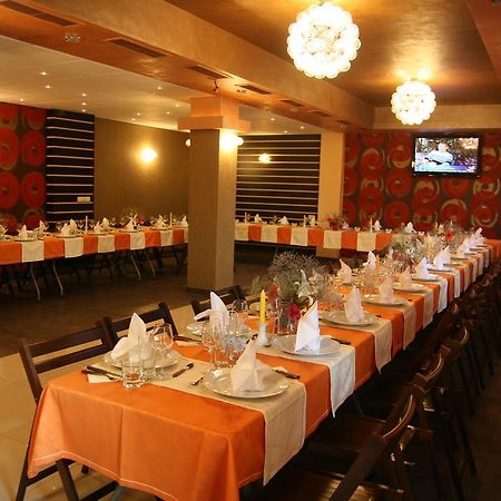 Hotel Kilometrul Zero Dragasani Экстерьер фото