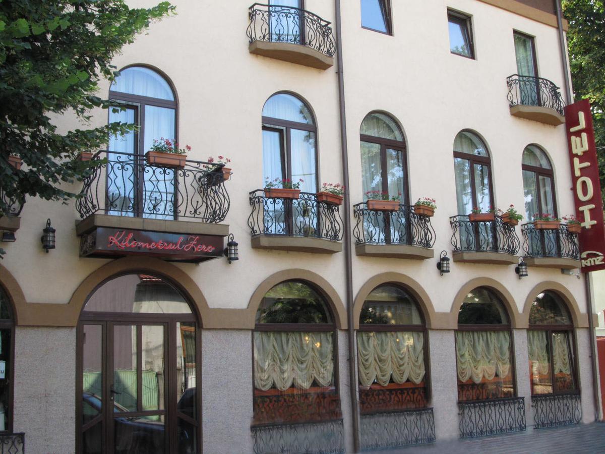 Hotel Kilometrul Zero Dragasani Экстерьер фото
