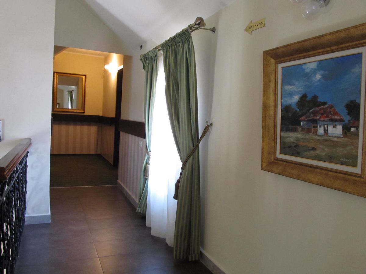 Hotel Kilometrul Zero Dragasani Экстерьер фото