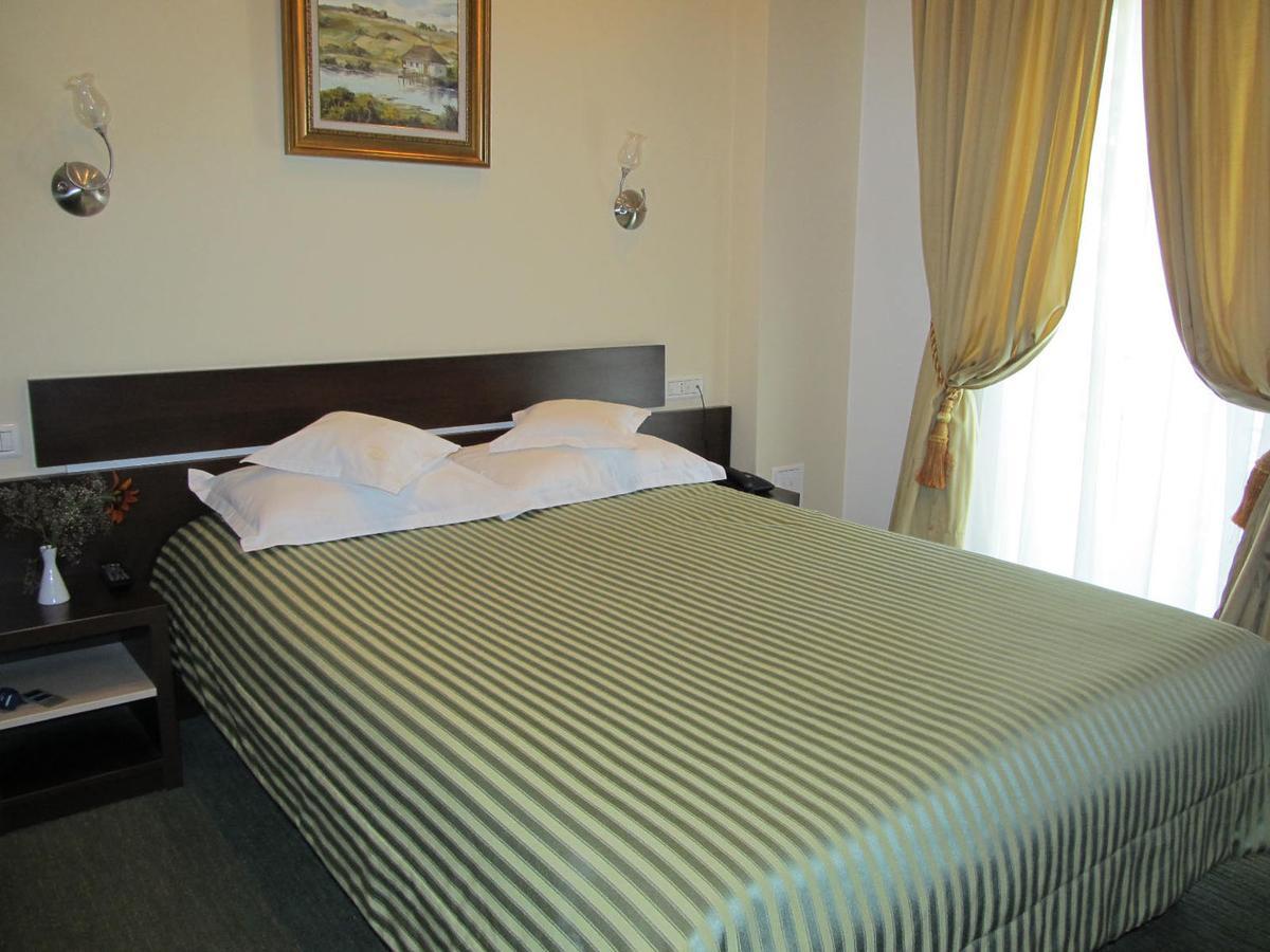 Hotel Kilometrul Zero Dragasani Экстерьер фото